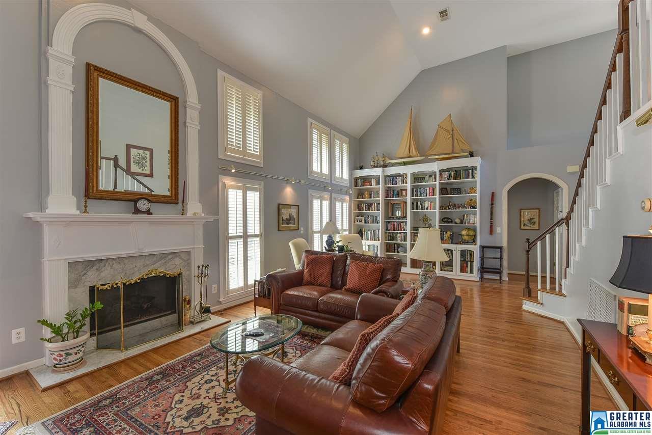 611 LONGWOOD PL, Vestavia Hills, AL 35226