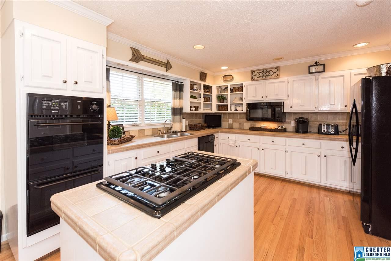 2571 FOOTHILLS DR, Hoover, AL 35226