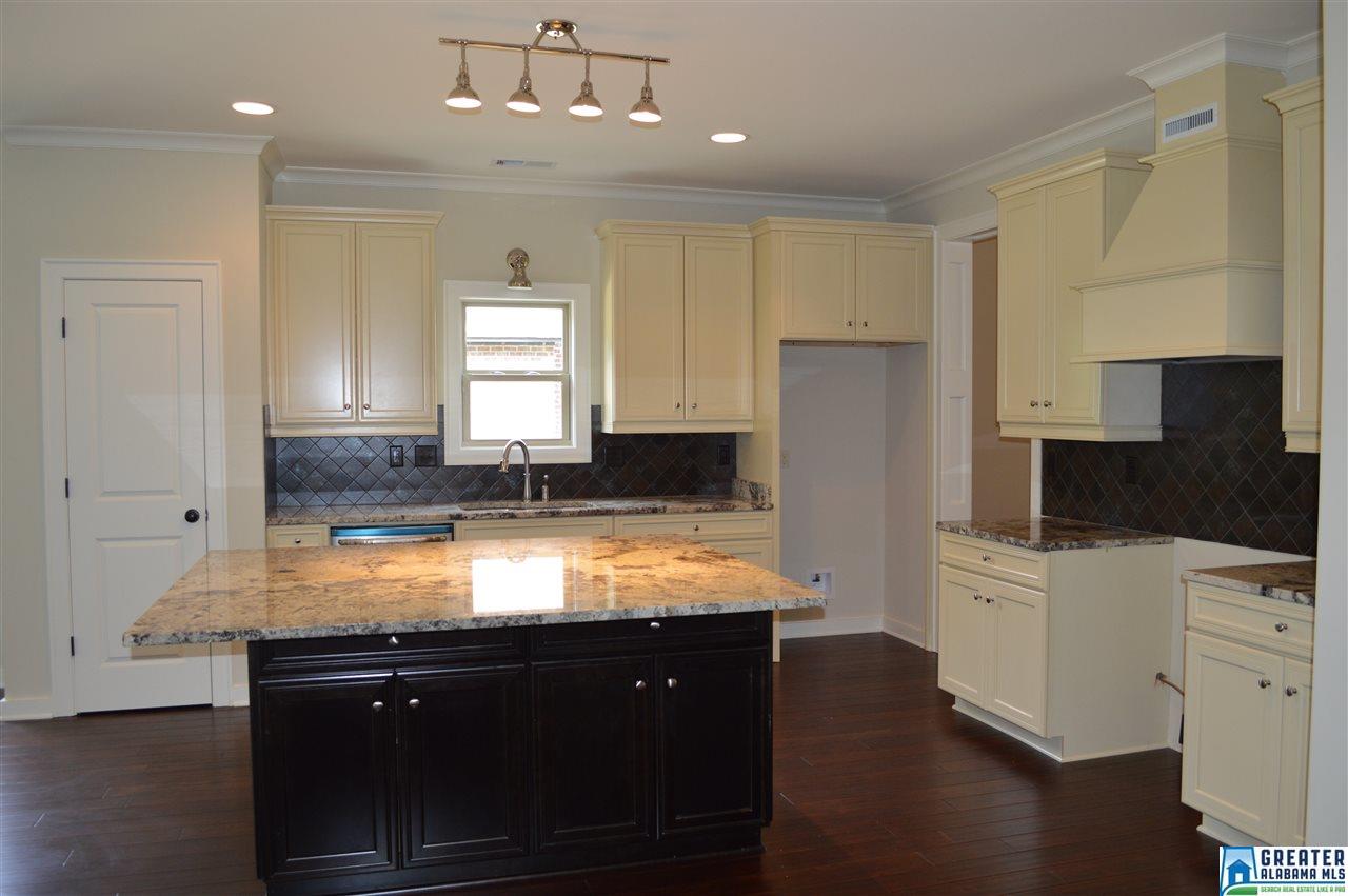 2414 NORTHAMPTON DR, Hoover, AL 35226