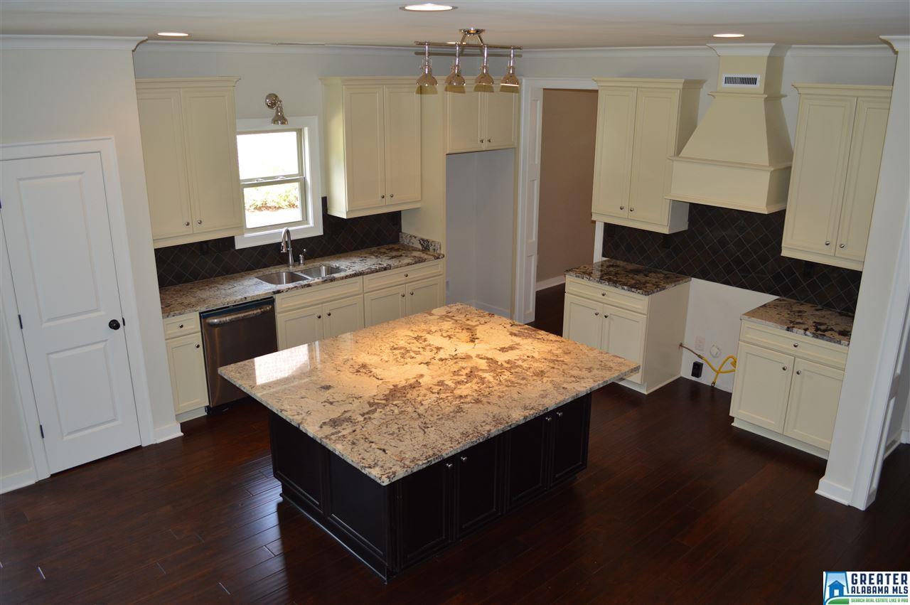 2414 NORTHAMPTON DR, Hoover, AL 35226