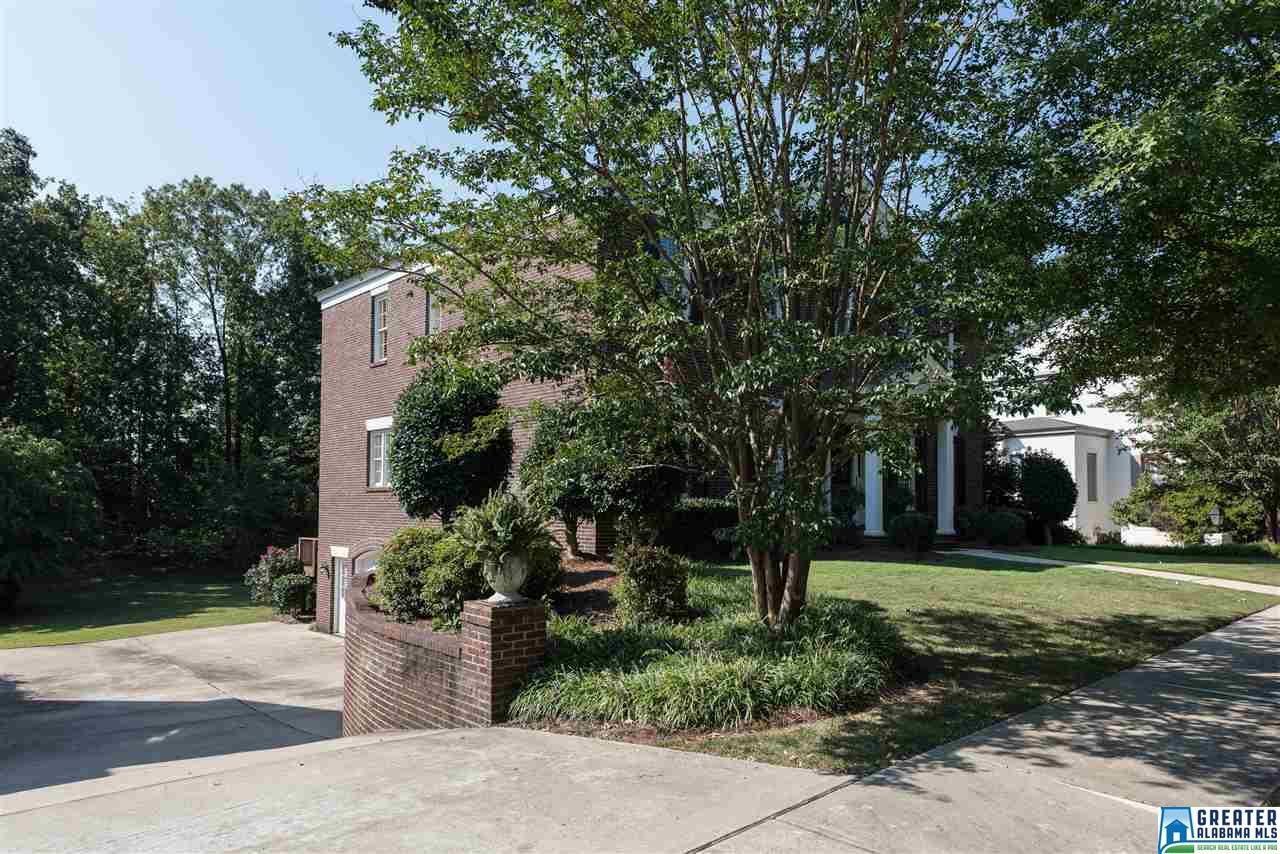 654 FOUNDERS PARK DR, Hoover, AL 35226
