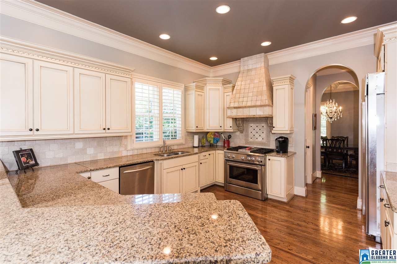 654 FOUNDERS PARK DR, Hoover, AL 35226
