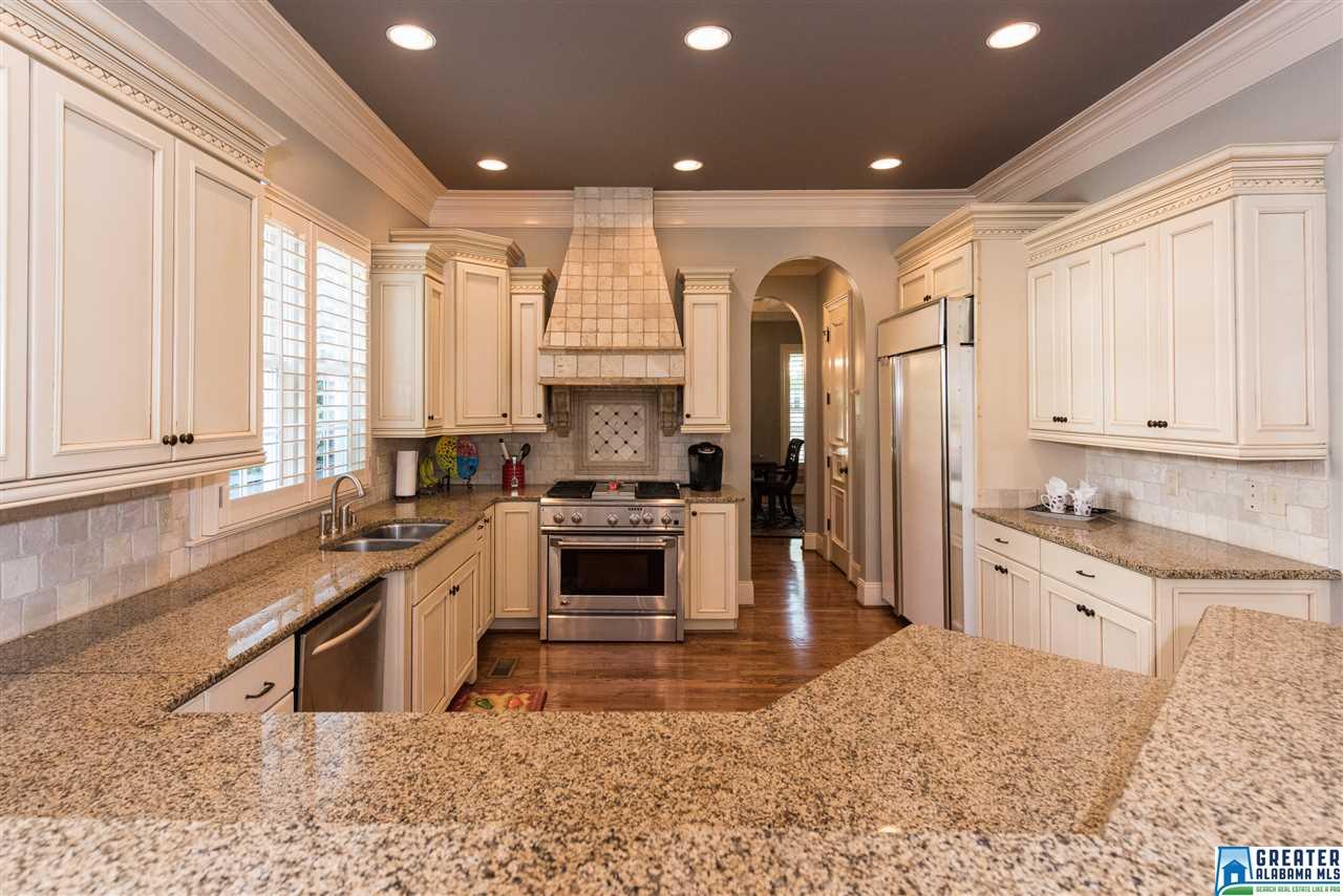 654 FOUNDERS PARK DR, Hoover, AL 35226