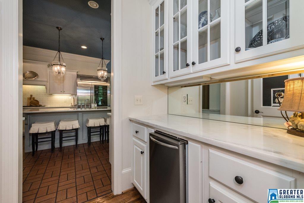 494 FOUNDERS PARK DR, Hoover, AL 35226