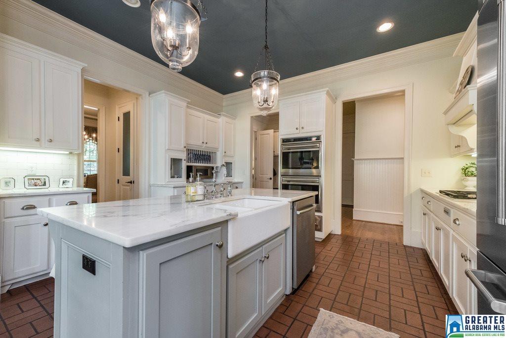 494 FOUNDERS PARK DR, Hoover, AL 35226