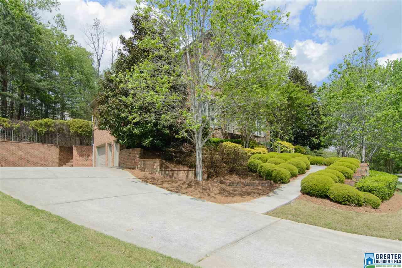 905 VESTLAKE HOLLOW CIR, Vestavia Hills, AL 35242