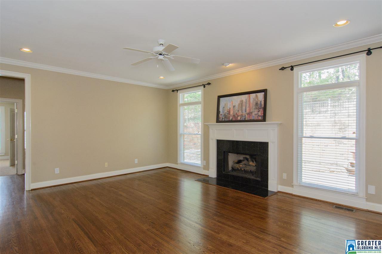 905 VESTLAKE HOLLOW CIR, Vestavia Hills, AL 35242