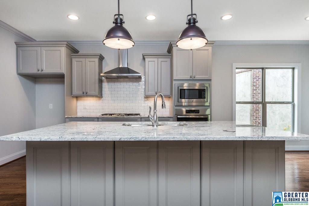 1030 EAGLE MOUNTAIN LN, Birmingham, AL 35242