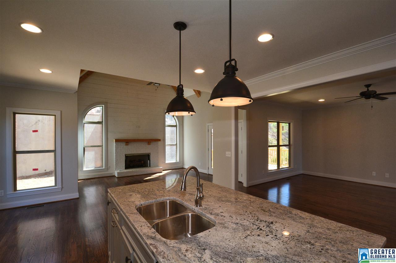 1030 EAGLE MOUNTAIN LN, Birmingham, AL 35242
