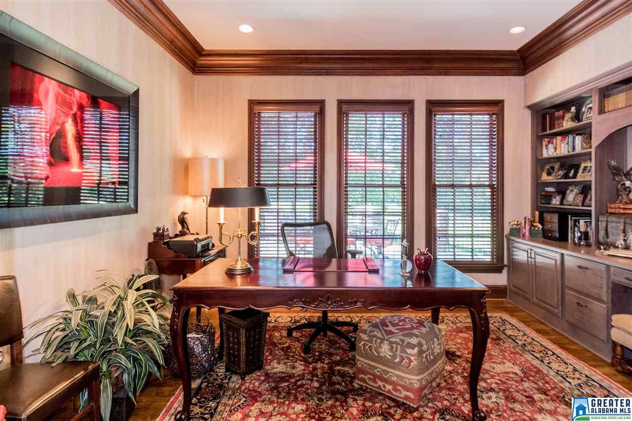 1084 GREYMOOR RD, Birmingham, AL 35242