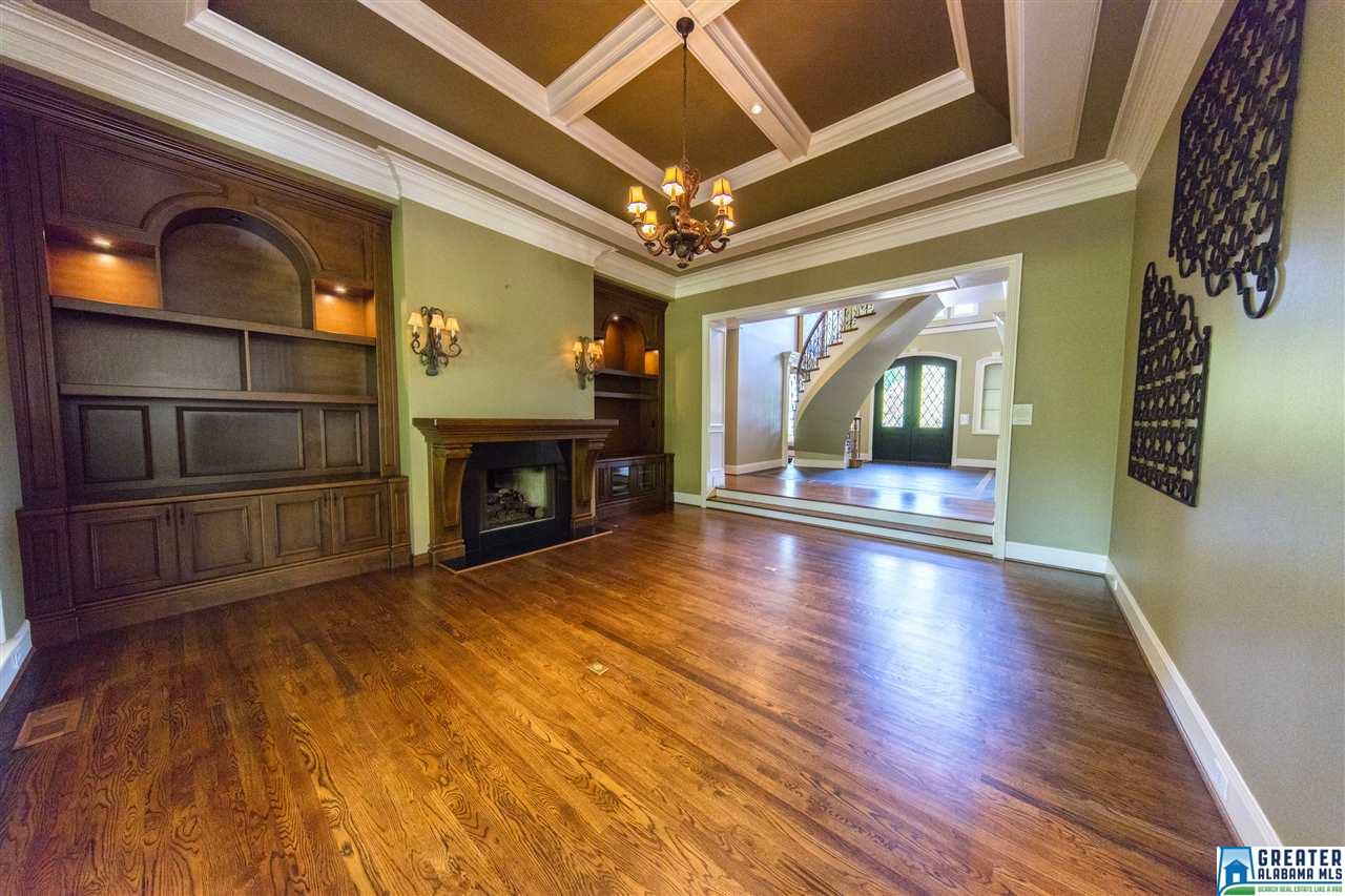 1036 GREYMOOR RD, Hoover, AL 35242