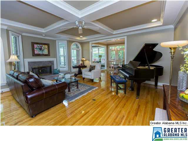 500 CASTLEBRIDGE LN, Hoover, AL 35242