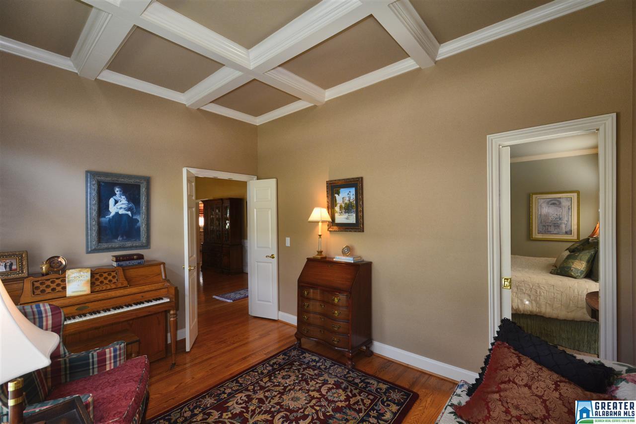 1012 KNOLLWOOD DR, Birmingham, AL 35242