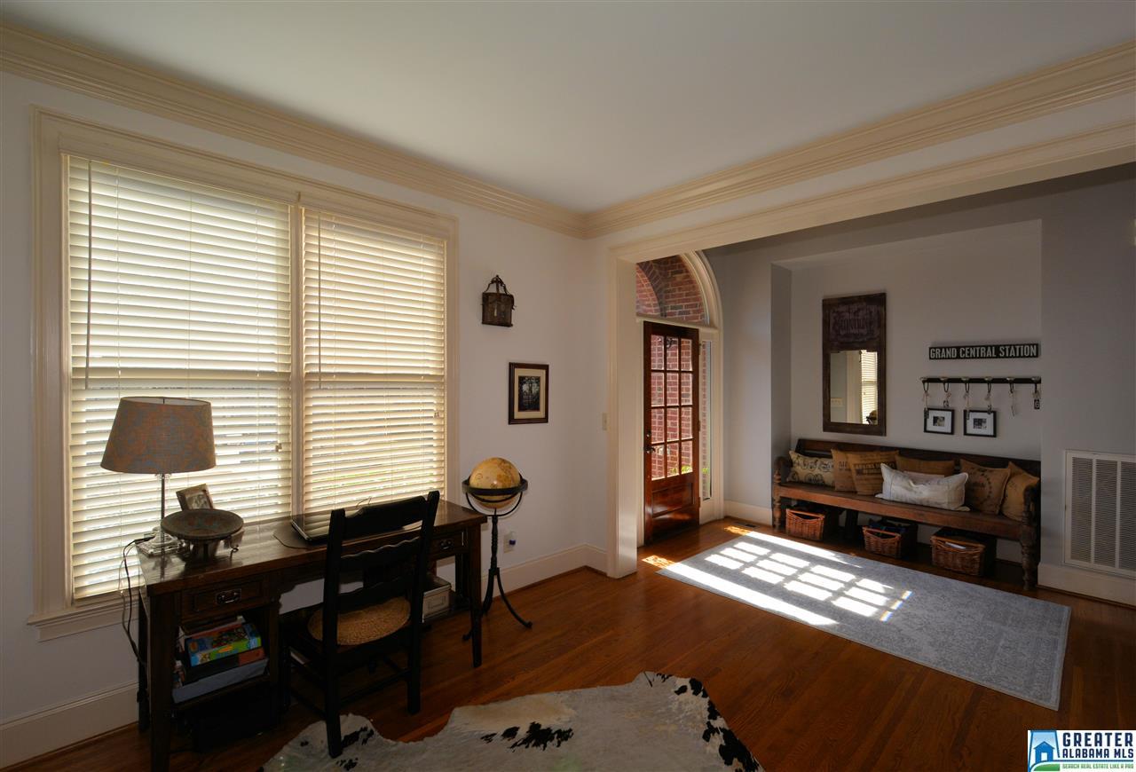 1812 HARDWOOD VIEW DR, Hoover, AL 35242