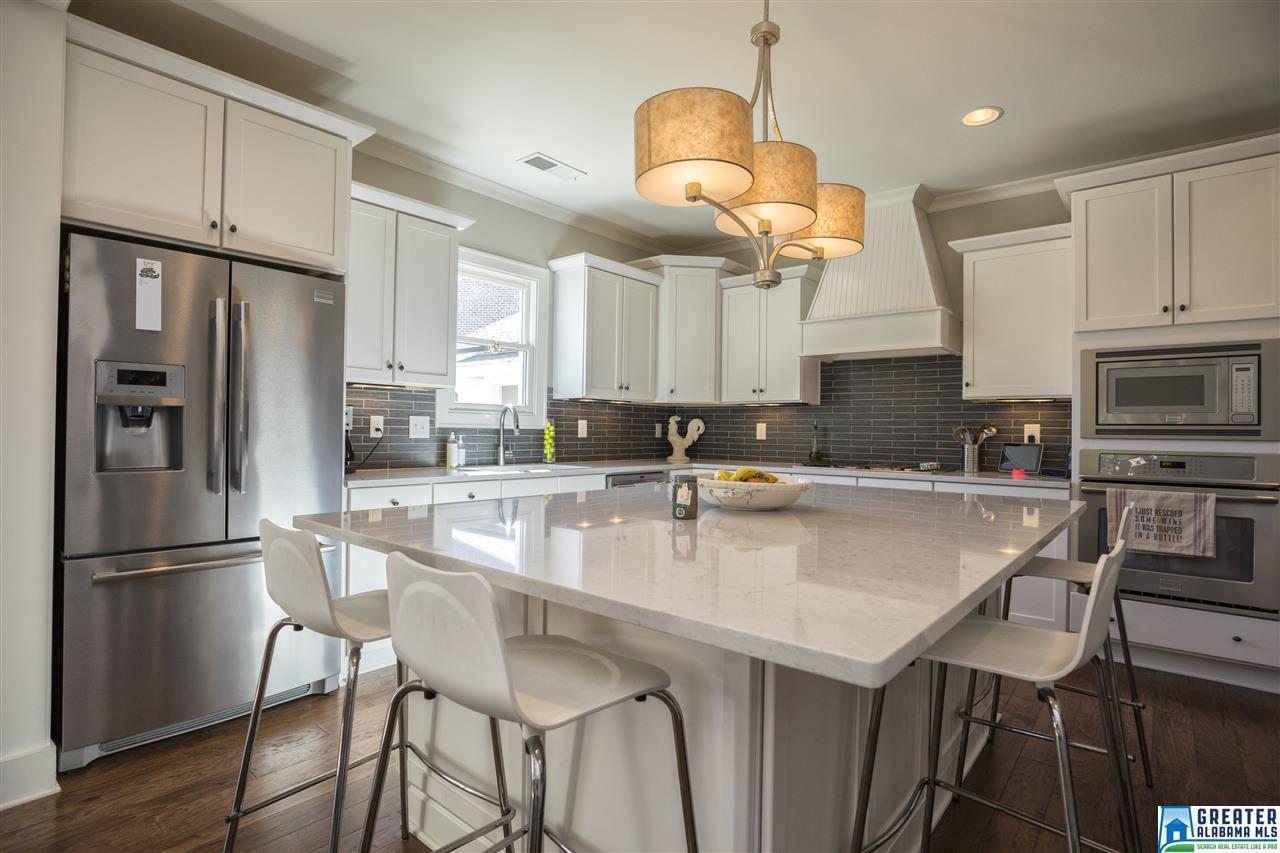 652 PROVENCE DR, Vestavia Hills, AL 35242