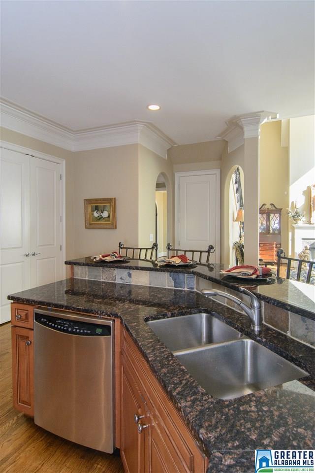916 TRINITY CT, Hoover, AL 35242