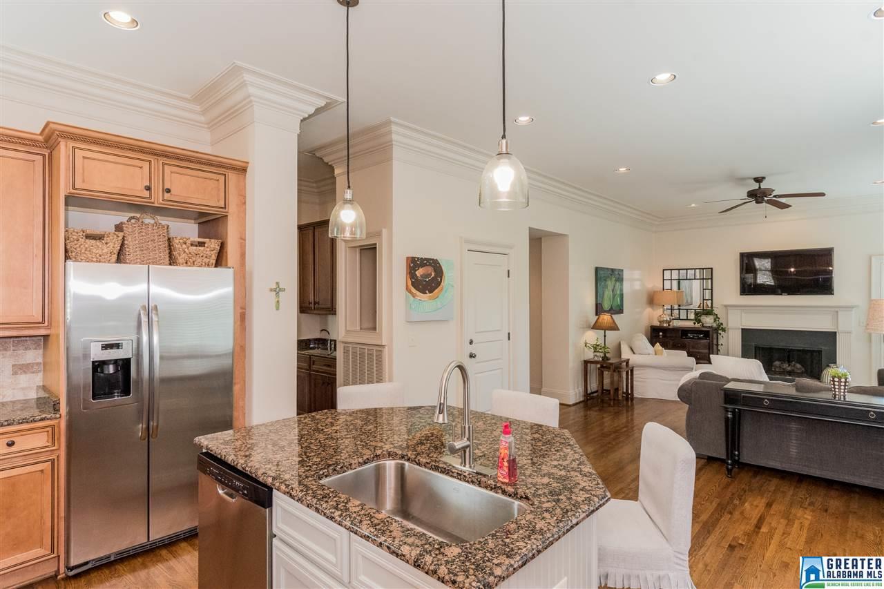 798 HAMPDEN PLACE CIR, Vestavia Hills, AL 35242