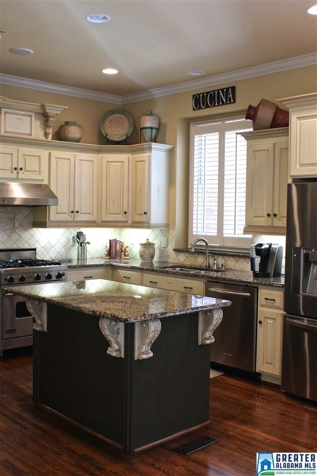 7047 N HIGHFIELD DR, Hoover, AL 35242