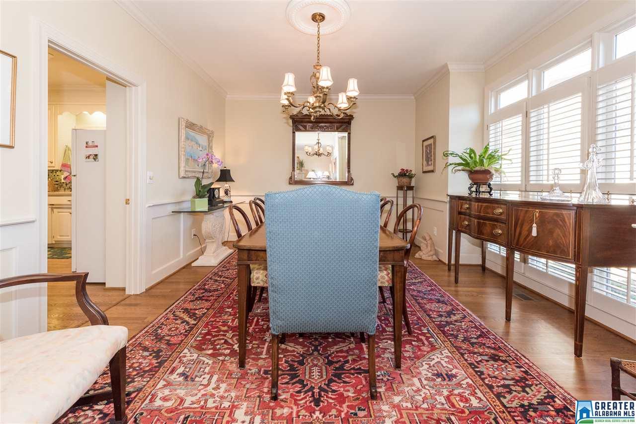 1317 WAKEFIELD LN, Vestavia Hills, AL 35243
