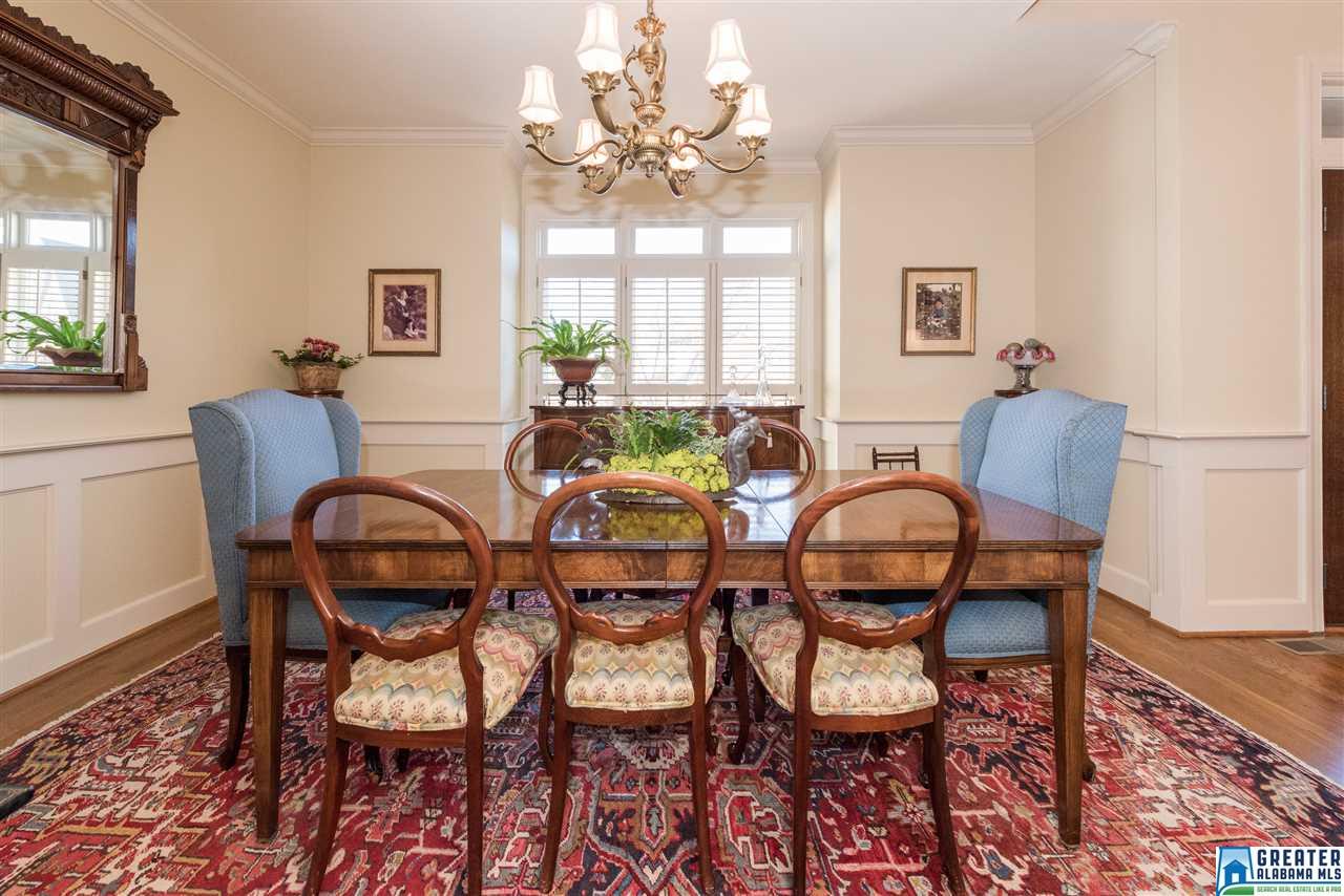 1317 WAKEFIELD LN, Vestavia Hills, AL 35243
