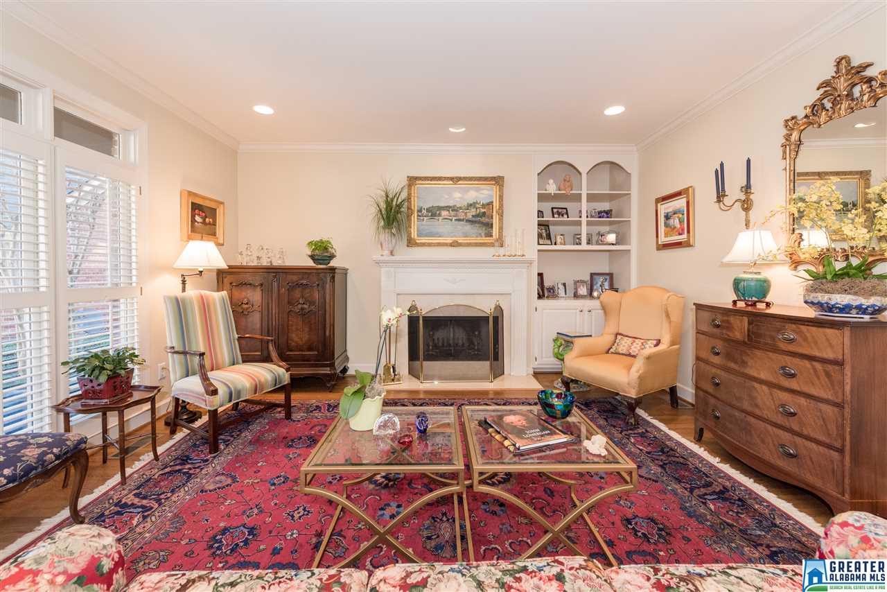 1317 WAKEFIELD LN, Vestavia Hills, AL 35243