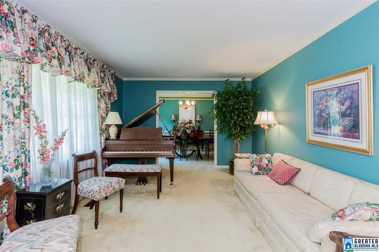 3430 COUNTRYWOOD LN, Vestavia Hills, AL 35243