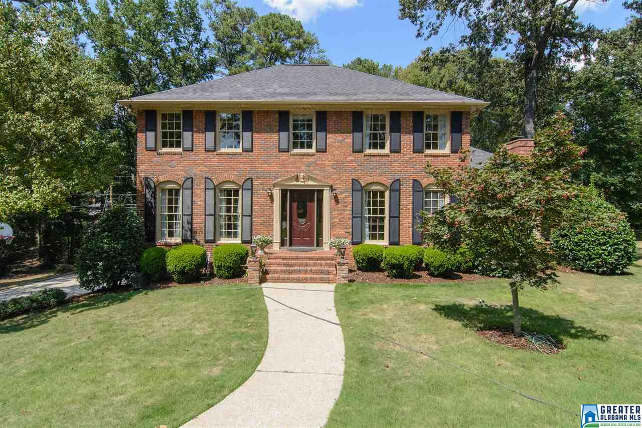 2520 OLD OAK CIR, Vestavia Hills, AL 35243