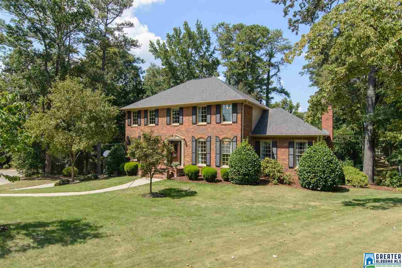 2520 OLD OAK CIR, Vestavia Hills, AL 35243