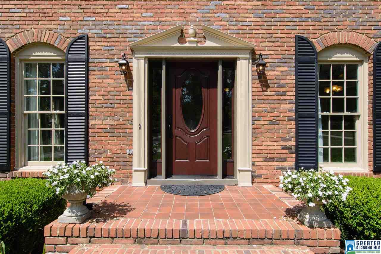 2520 OLD OAK CIR, Vestavia Hills, AL 35243