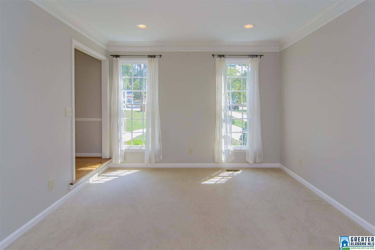 2520 OLD OAK CIR, Vestavia Hills, AL 35243