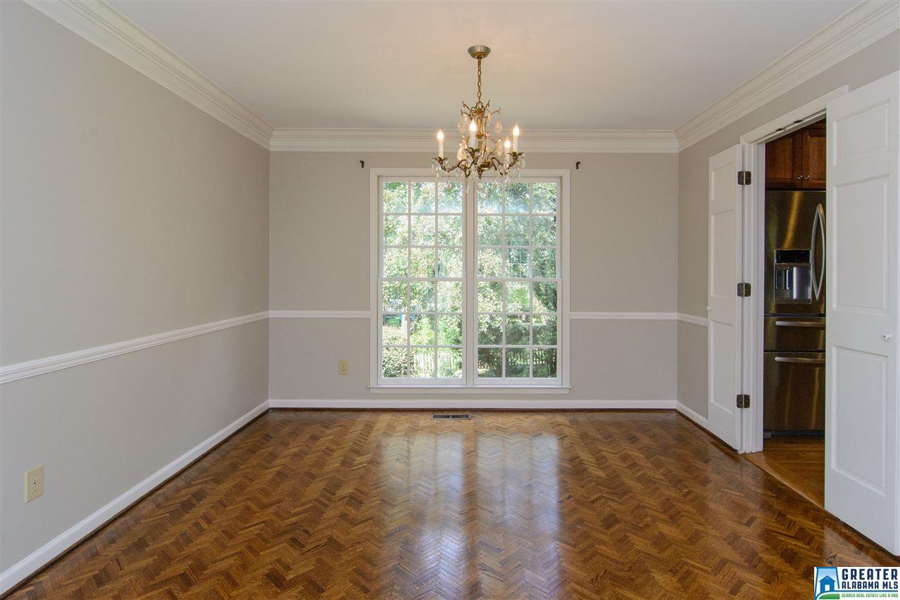 2520 OLD OAK CIR, Vestavia Hills, AL 35243