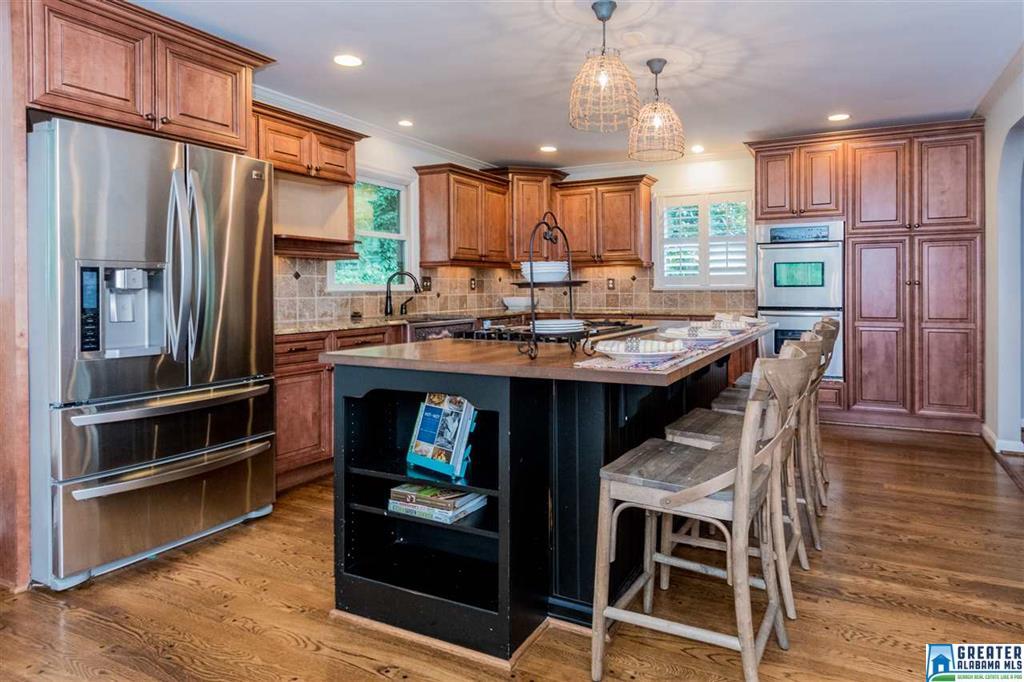 2700 Altadena Rd, Vestavia Hills, AL 35243