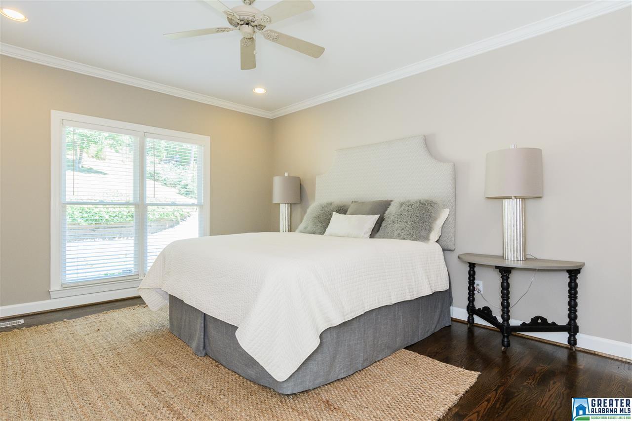 1047 HIGHLANDS DR, Hoover, AL 35244