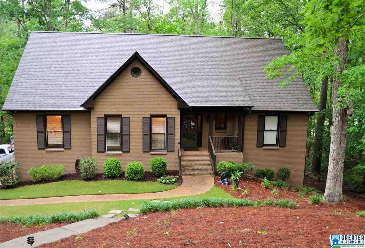 1910 FOREST CREEK DR, Hoover, AL 35244