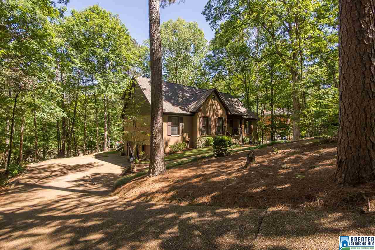 1910 FOREST CREEK DR, Hoover, AL 35244