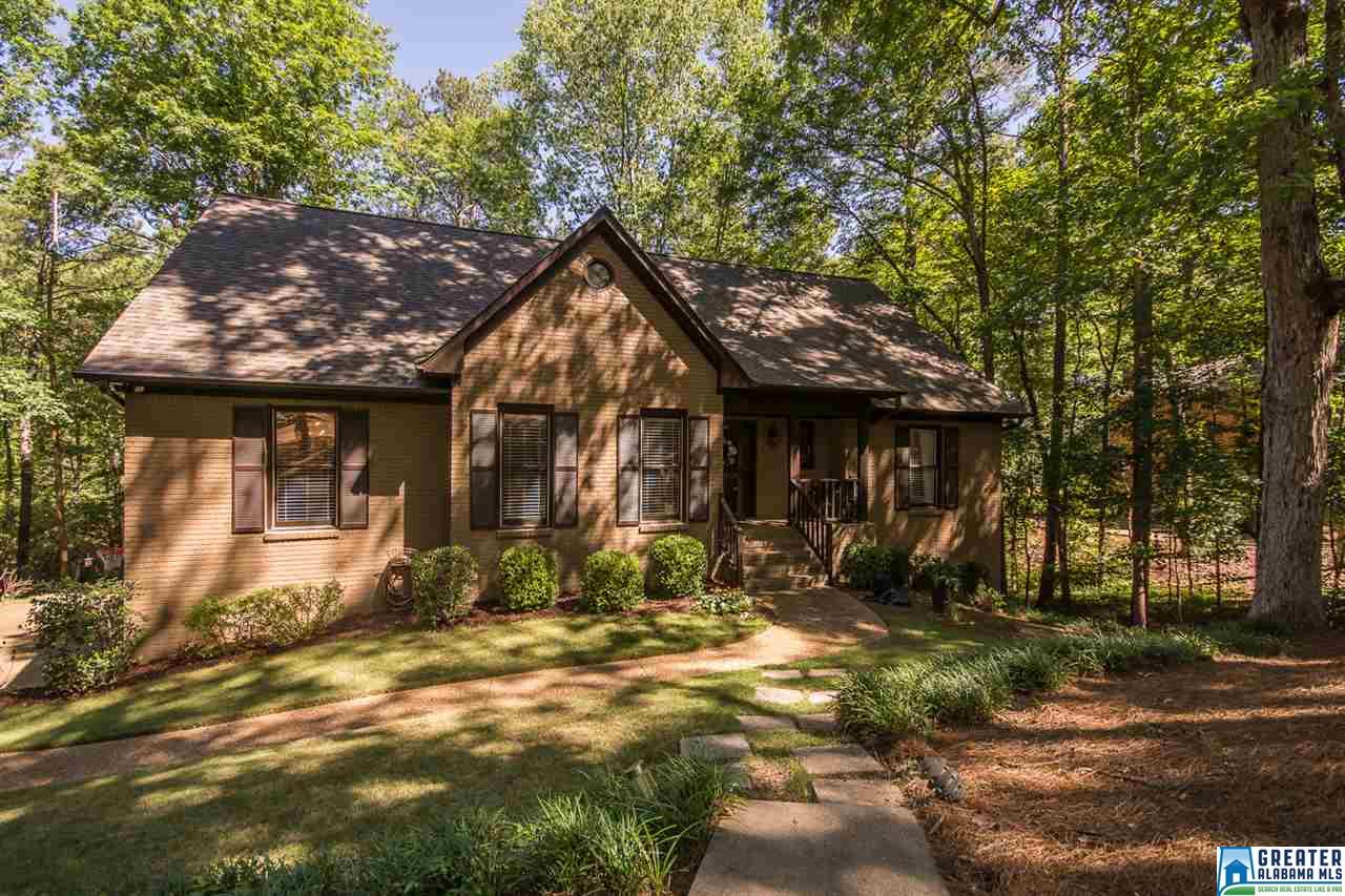 1910 FOREST CREEK DR, Hoover, AL 35244