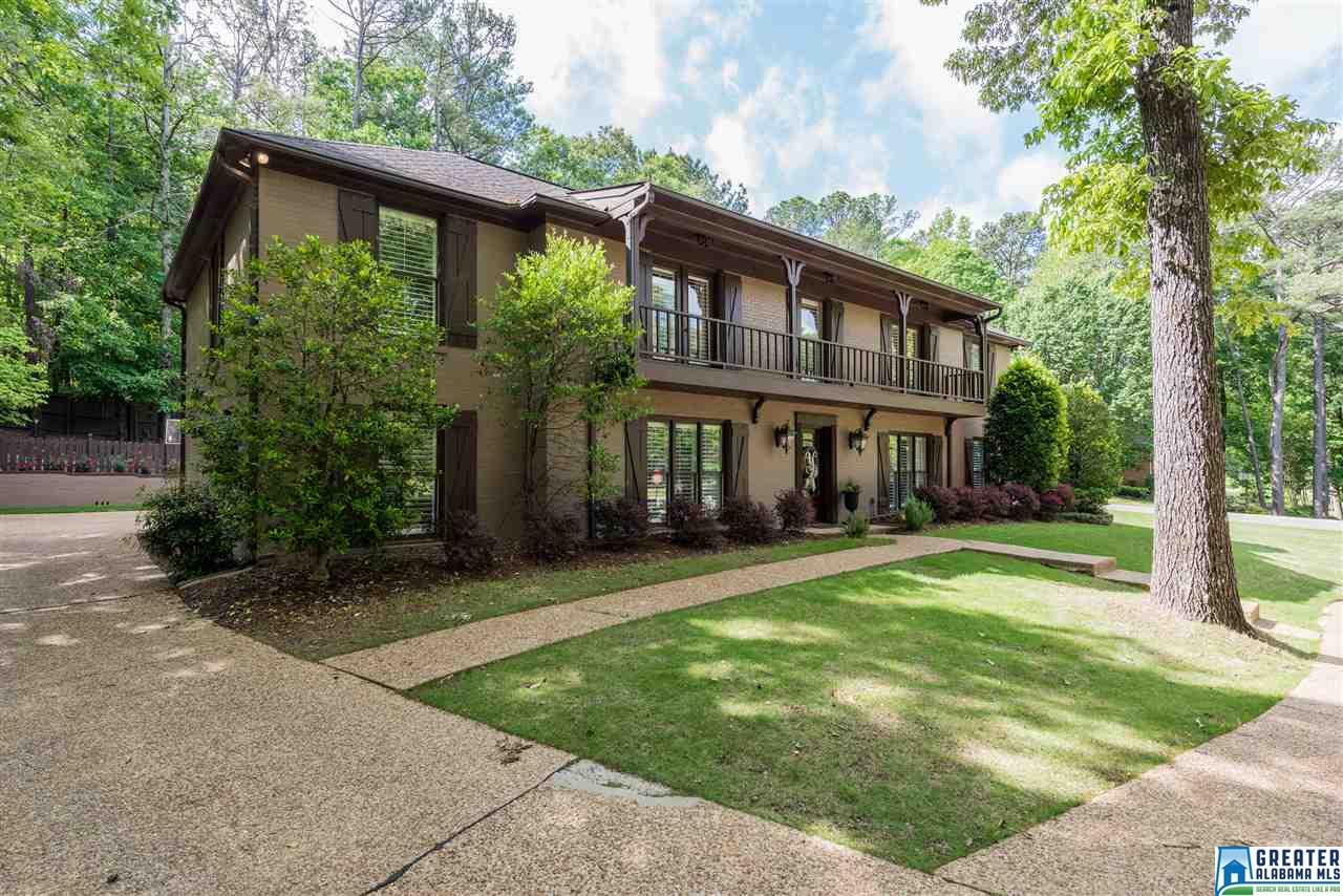 2041 LAKEMOOR DR, Hoover, AL 35244