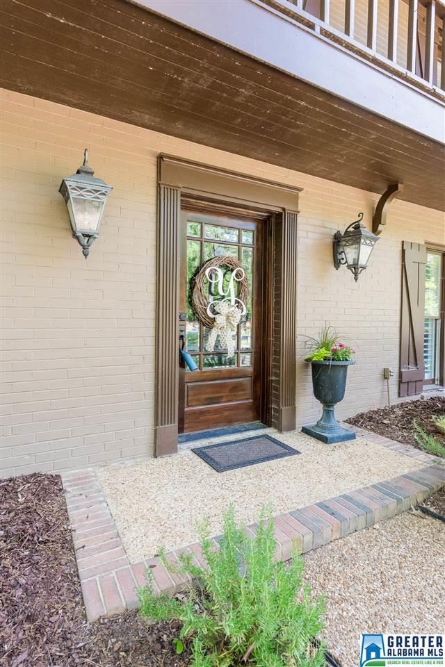 2041 LAKEMOOR DR, Hoover, AL 35244