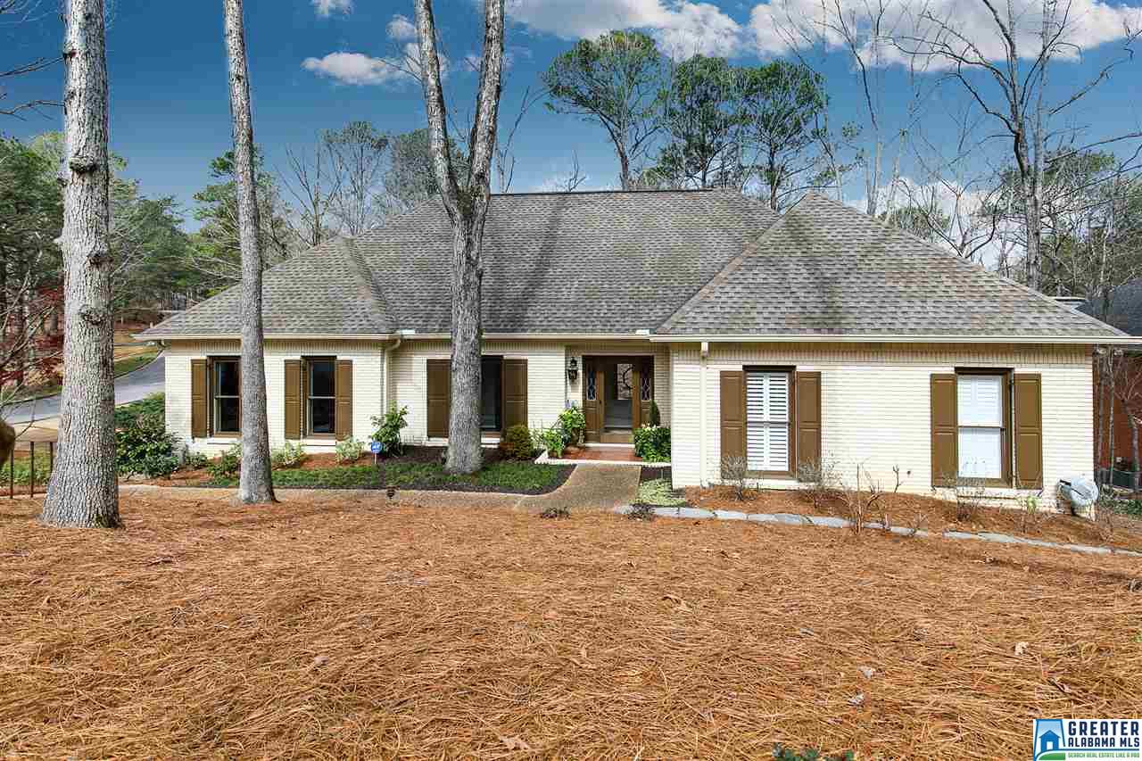 1918 FOREST CREEK DR, Hoover, AL 35244