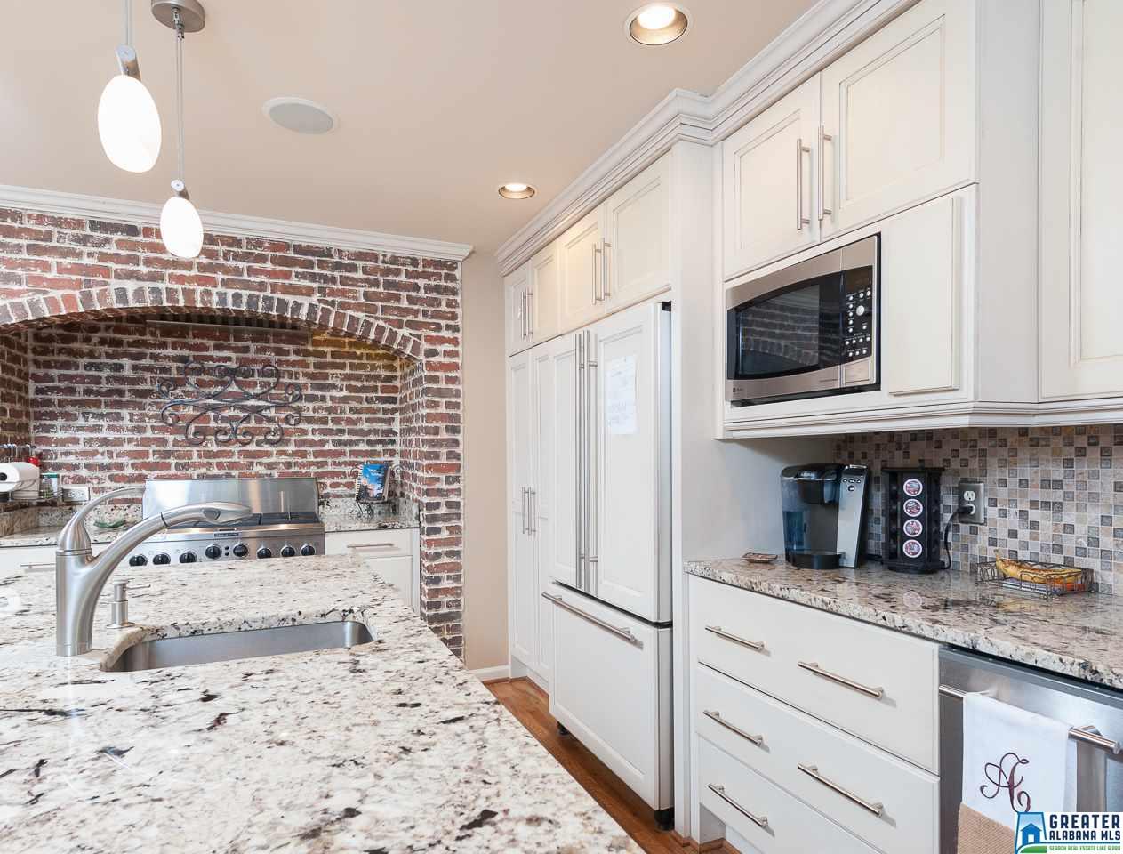 1250 LAKE FOREST CIR, Hoover, AL 35244