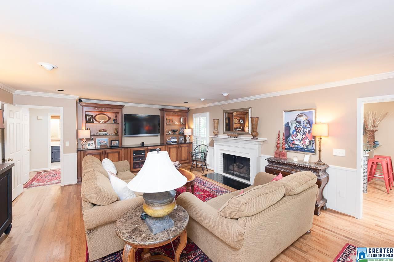 1250 LAKE FOREST CIR, Hoover, AL 35244