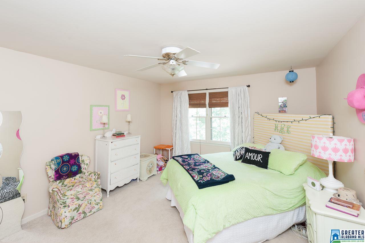 1250 LAKE FOREST CIR, Hoover, AL 35244