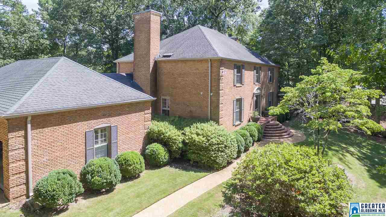 1250 LAKE FOREST CIR, Hoover, AL 35244
