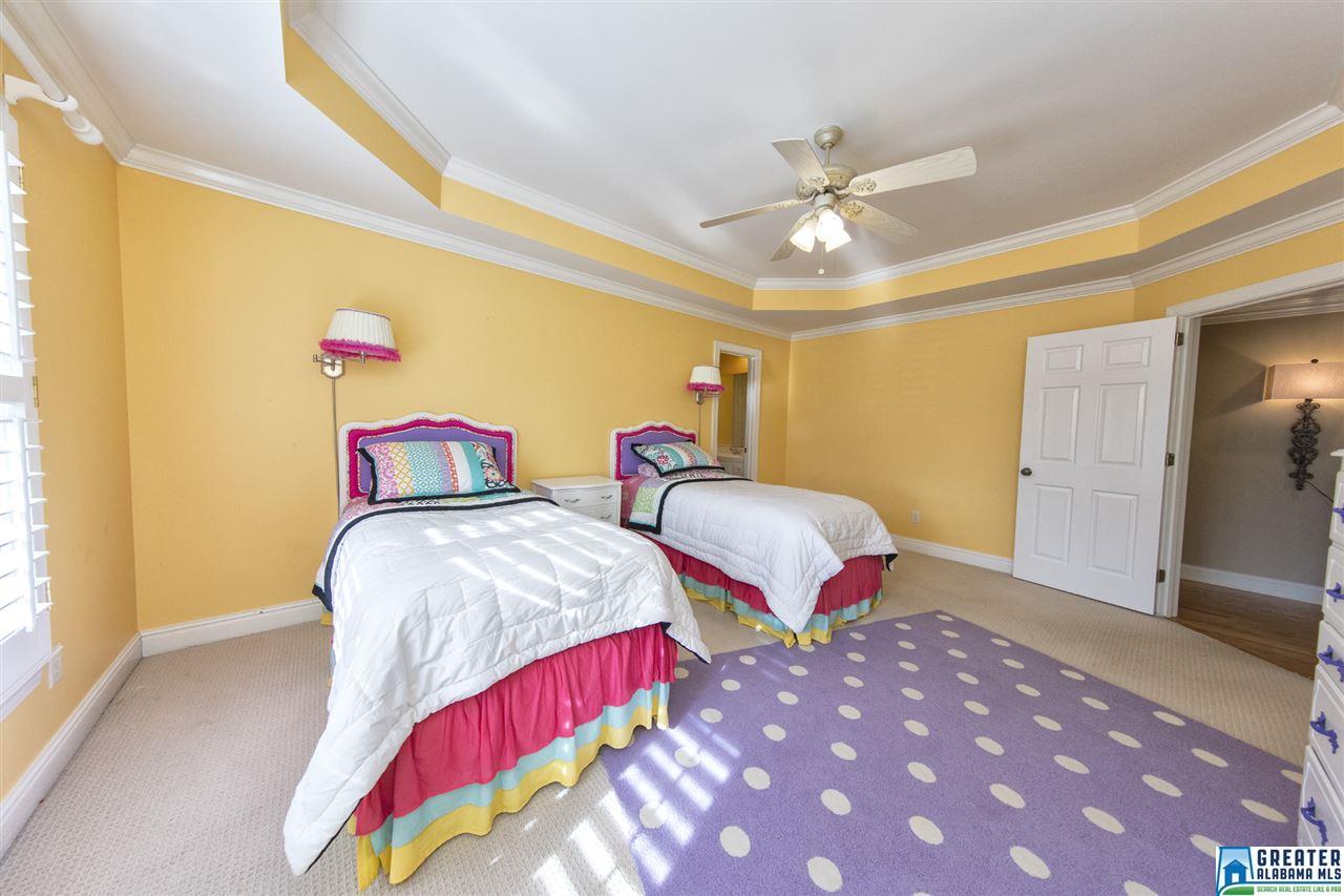 1207 HIGHLAND GATE LN, Hoover, AL 35244