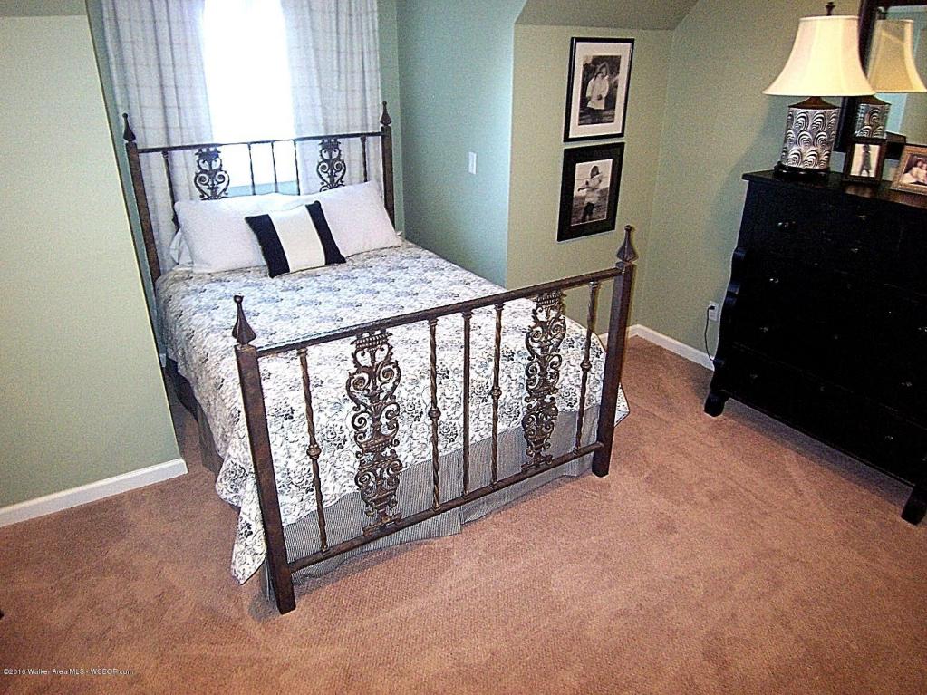 31 BLUFF POINTE DR, Arley, AL 35541