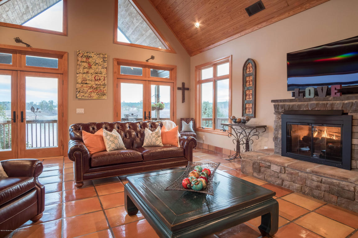 301 W POINTE Dr, Arley, AL 35541