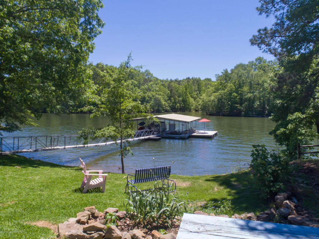 550 E LAKESHORE Dr, Double Springs, AL 35553