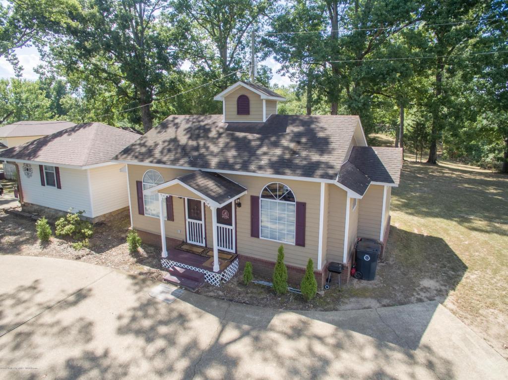 300 REGAL ST, Winfield, AL 35594