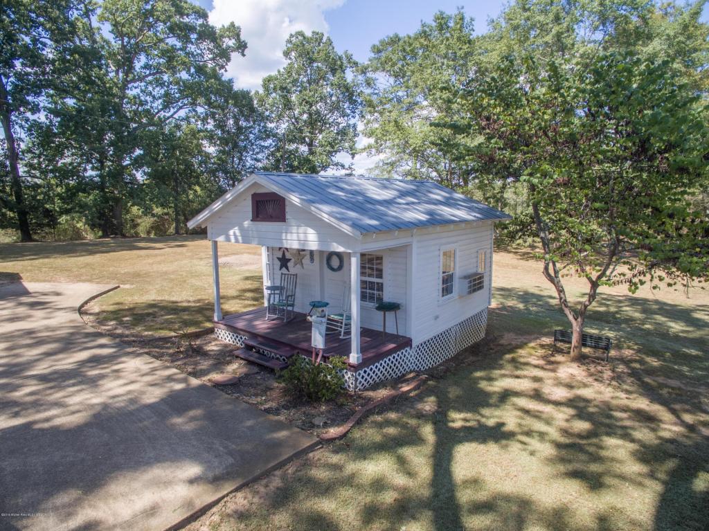 300 REGAL ST, Winfield, AL 35594