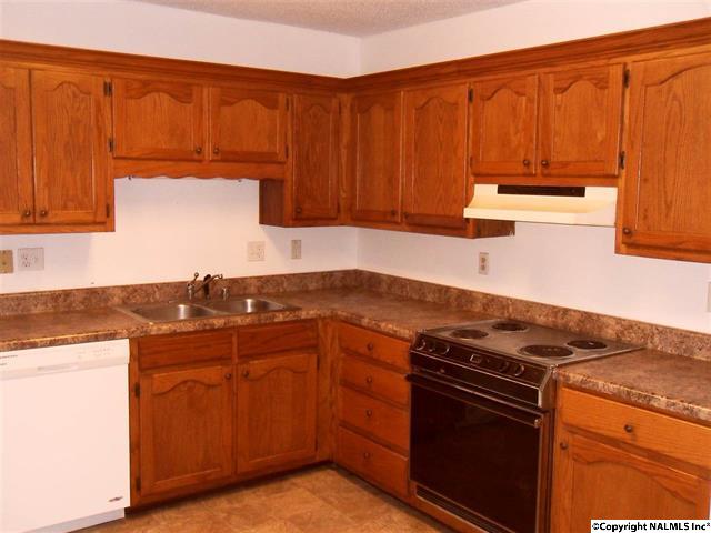 422 Autumnwood Drive, SW, Decatur, AL 35601